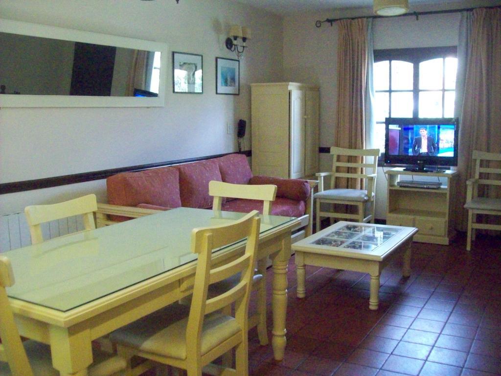 Apart Hotel Las Hadas Carilo Bilik gambar